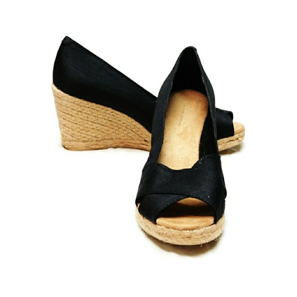 C H BASS & CO. Shoes - NWOT-C H BASS & CO BLACK CLOTH PEEP HOLE WEDGES